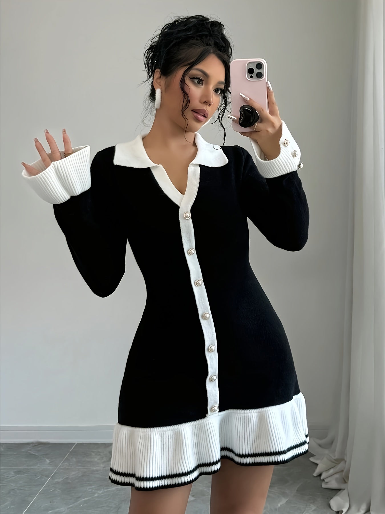 Vestido Curto Manga Comprida com Botões Modern Giulietta