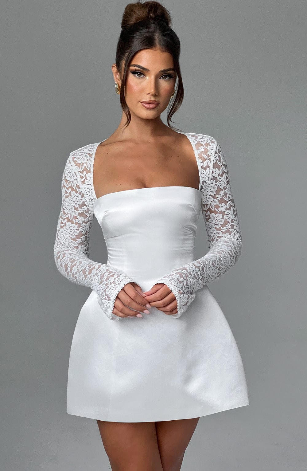 Vestido Curto Manga Longa de Renda Modern Sansa