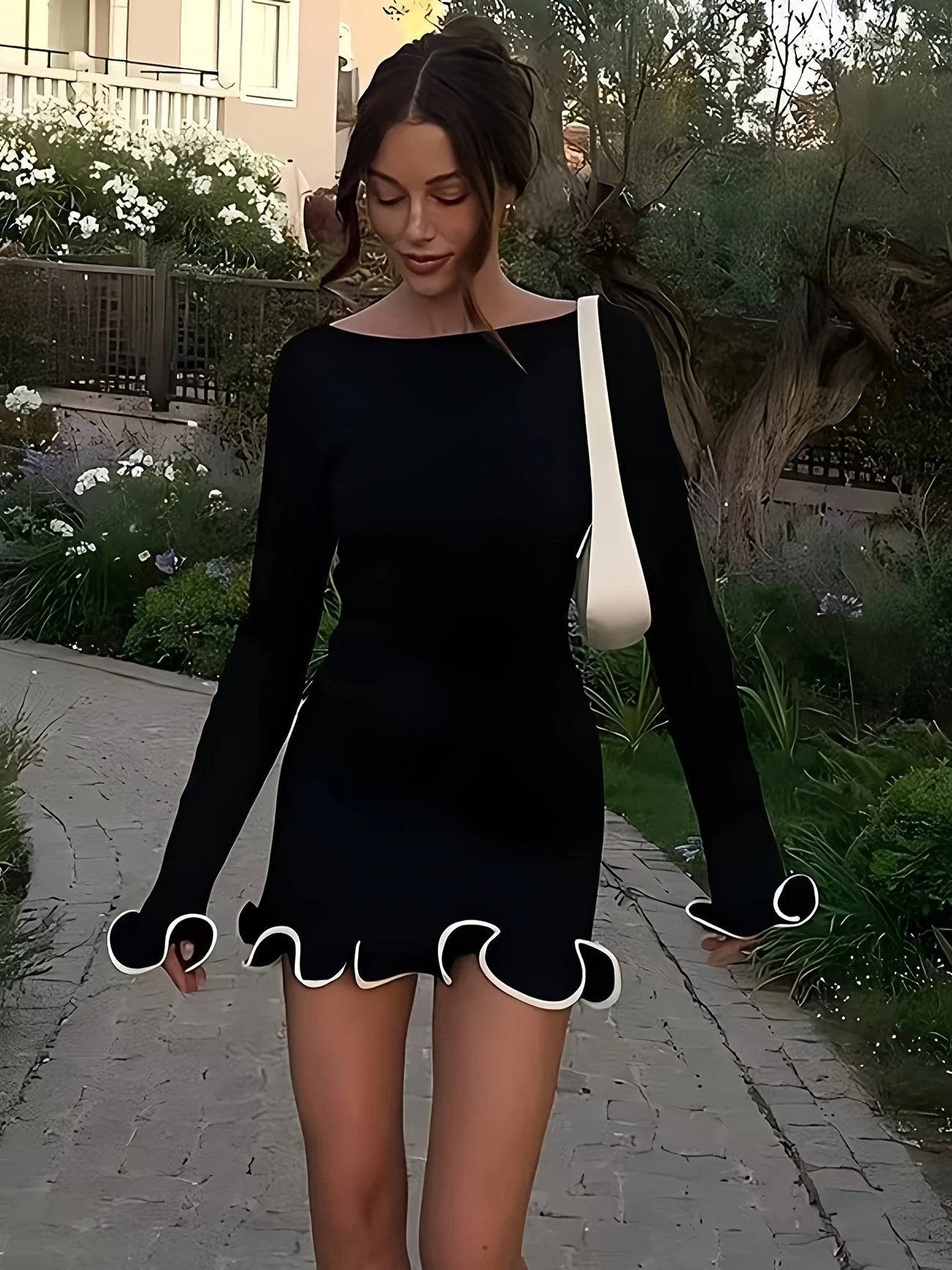 Vestido Curto Manga Comprida com Babado Modern Estella