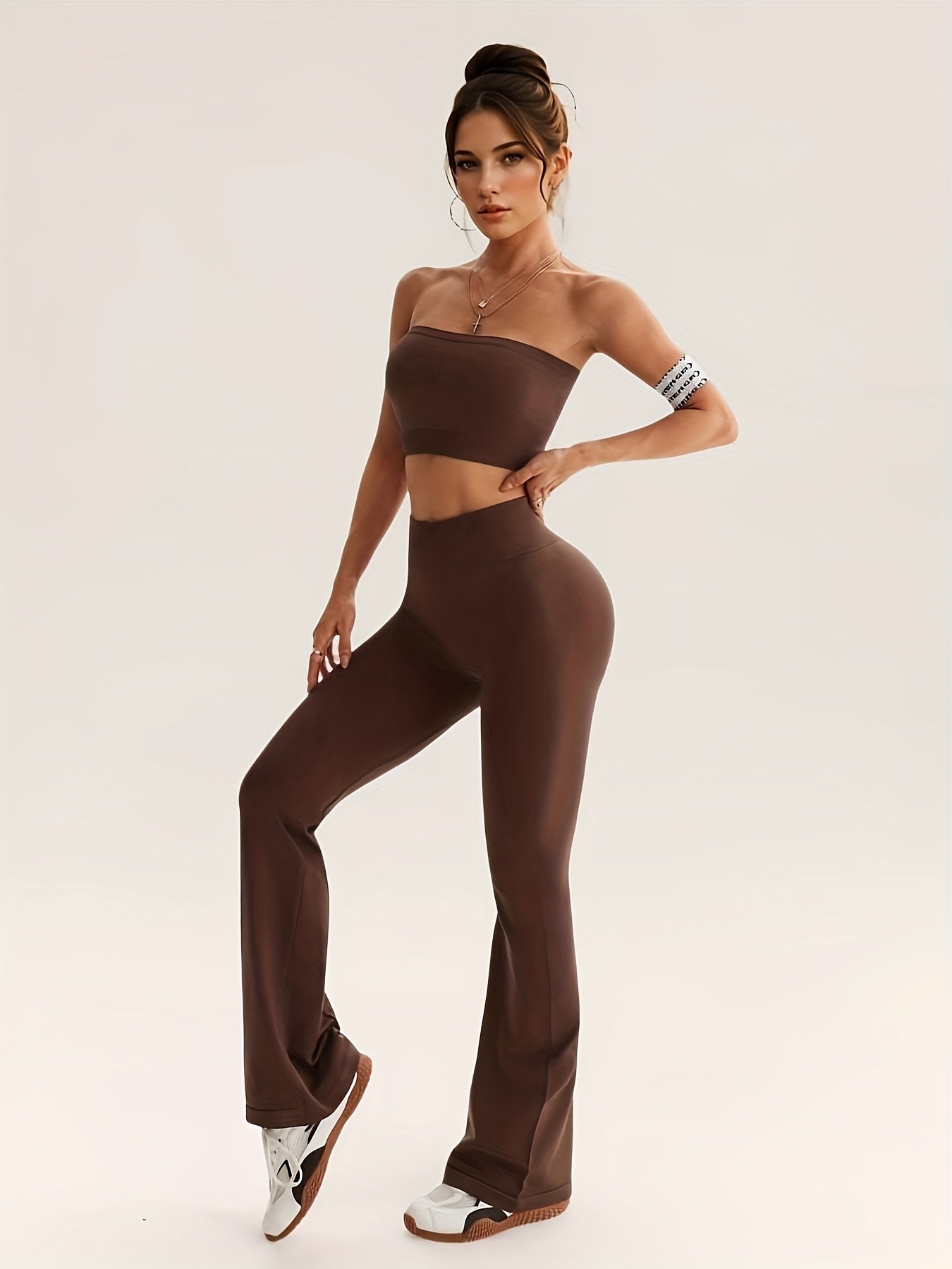 Conjunto Esportivo Top sem Alça e Calça Flare Modern Nayara