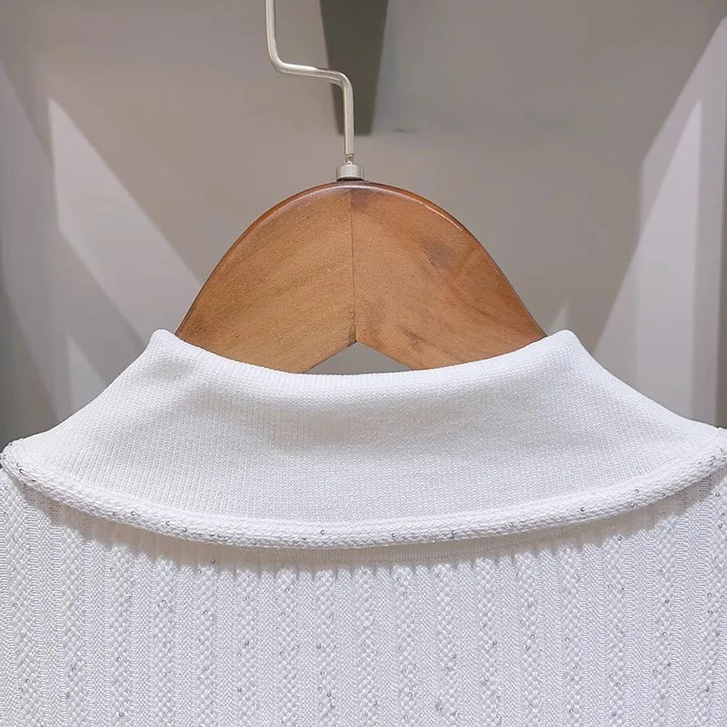 Vestido Curto Tricô Gola Polo e Bolsos Modern Seraphina