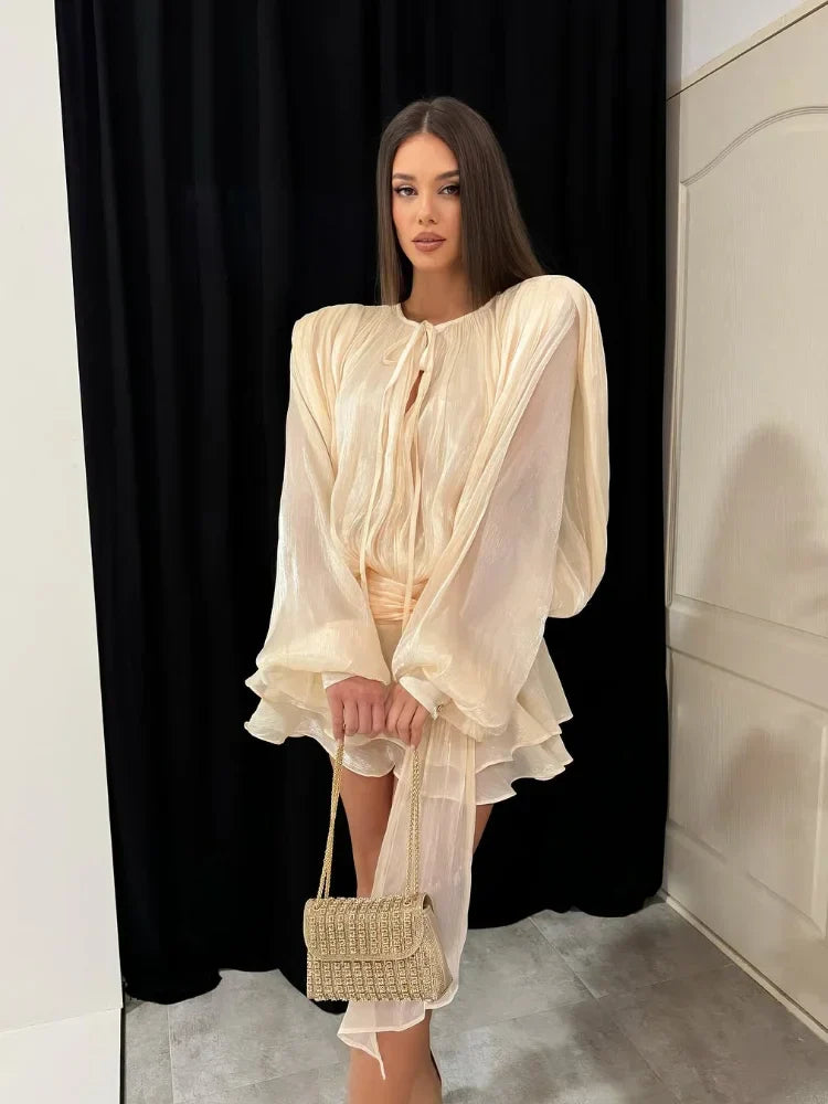 Vestido Curto com Saia de Babados Assimétrico Modern Bela