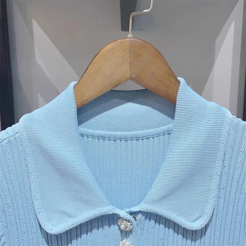 Vestido Curto Tricô Gola Polo e Bolsos Modern Seraphina