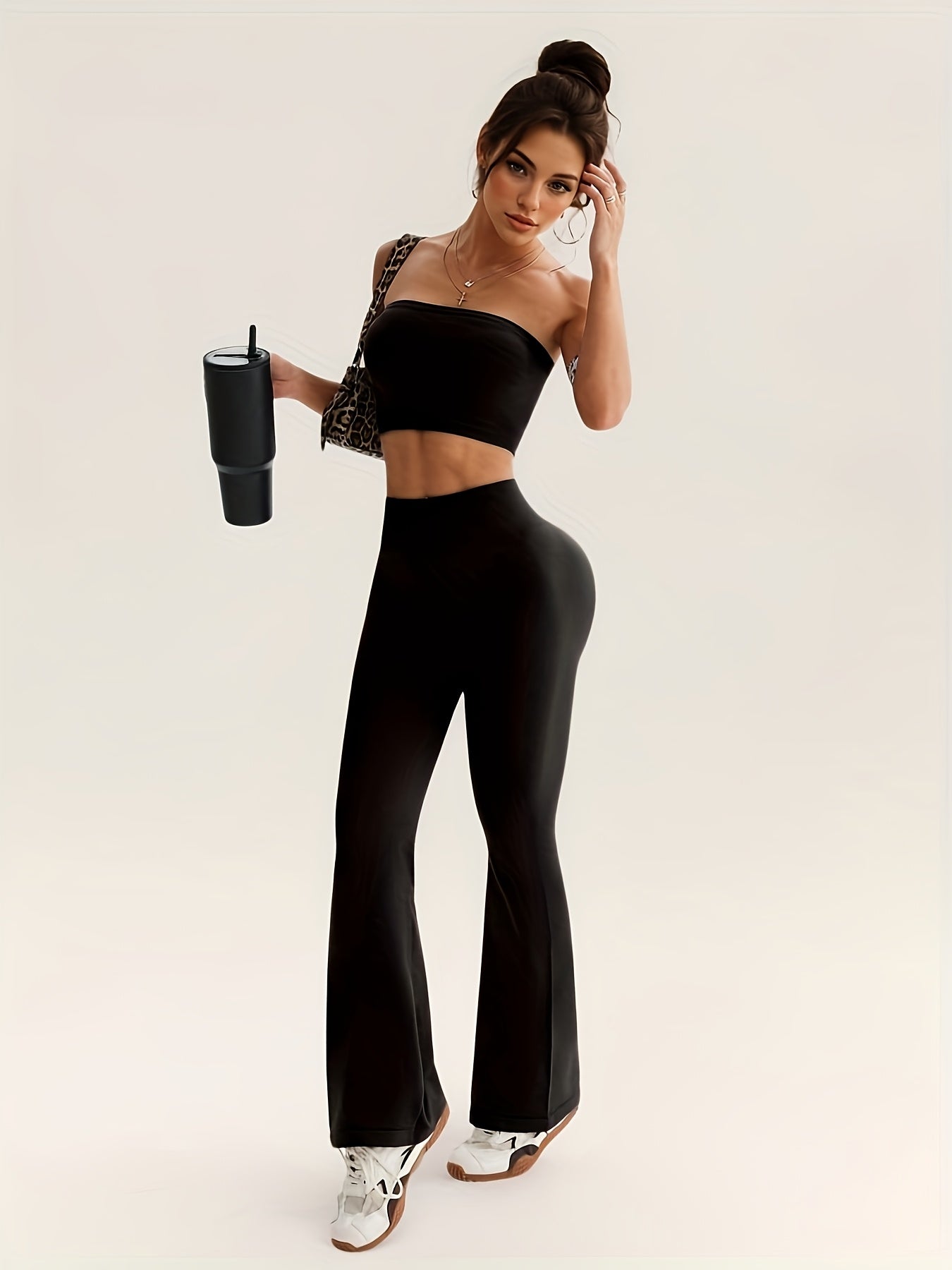 Conjunto Esportivo Top sem Alça e Calça Flare Modern Nayara