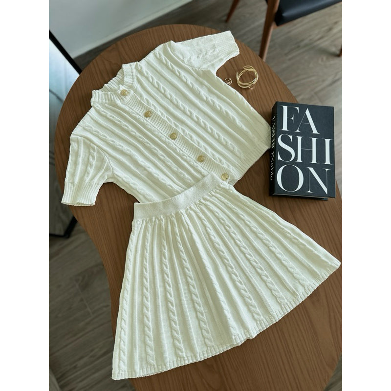 Conjunto Tricot Saia Curta e Blusa Meia Manga com Botões Modern Lívia