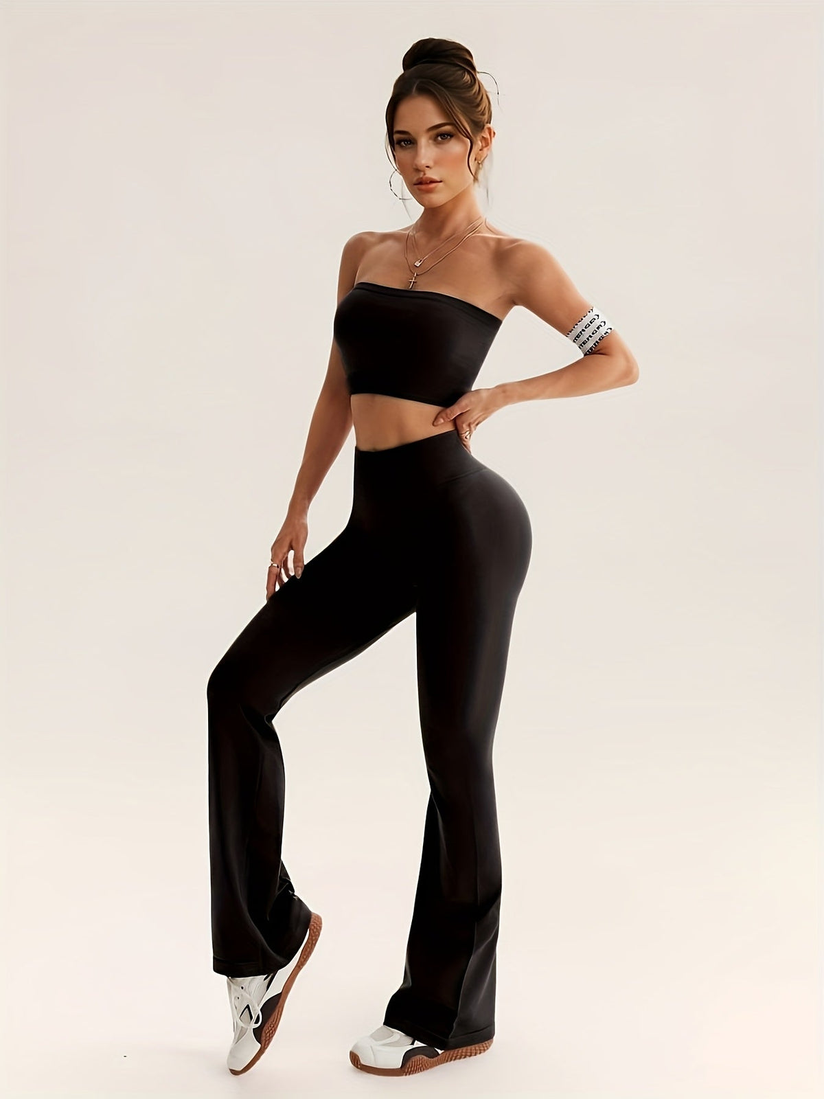 Conjunto Esportivo Top sem Alça e Calça Flare Modern Nayara