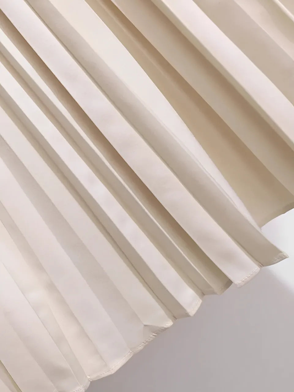 Vestido Midi Alfaiataria Plissado com Cinto Modern Yara