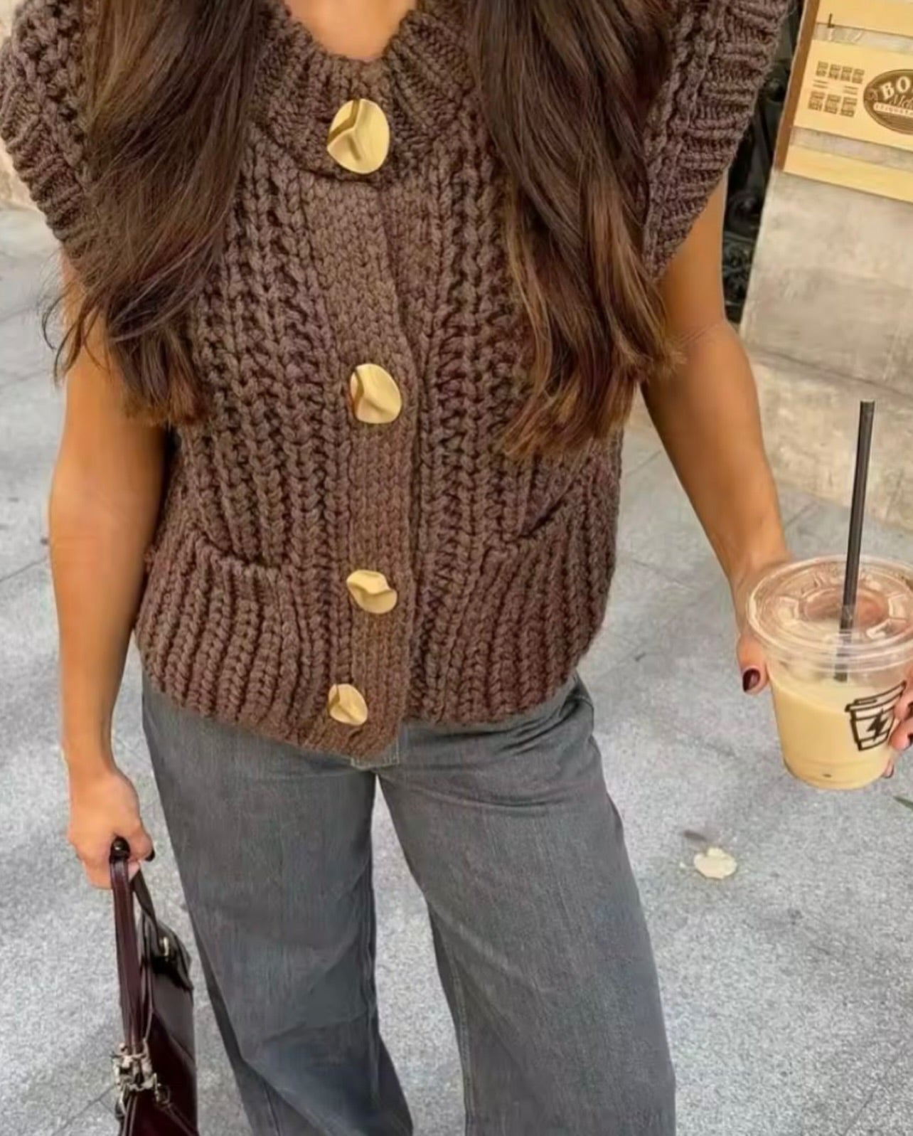 Colete Tricô Marrom com Botões Modern Jane