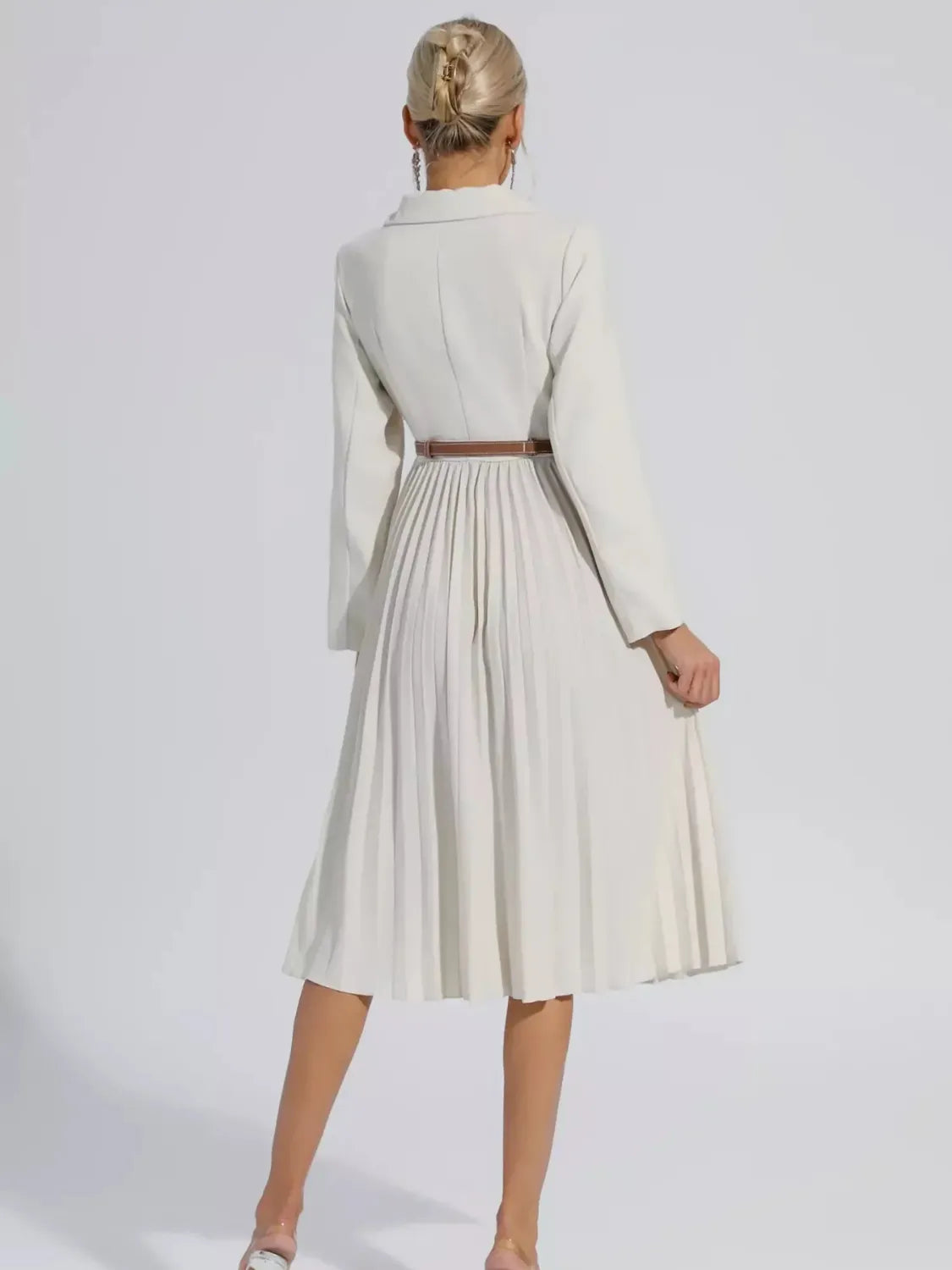 Vestido Midi Alfaiataria Plissado com Cinto Modern Yara