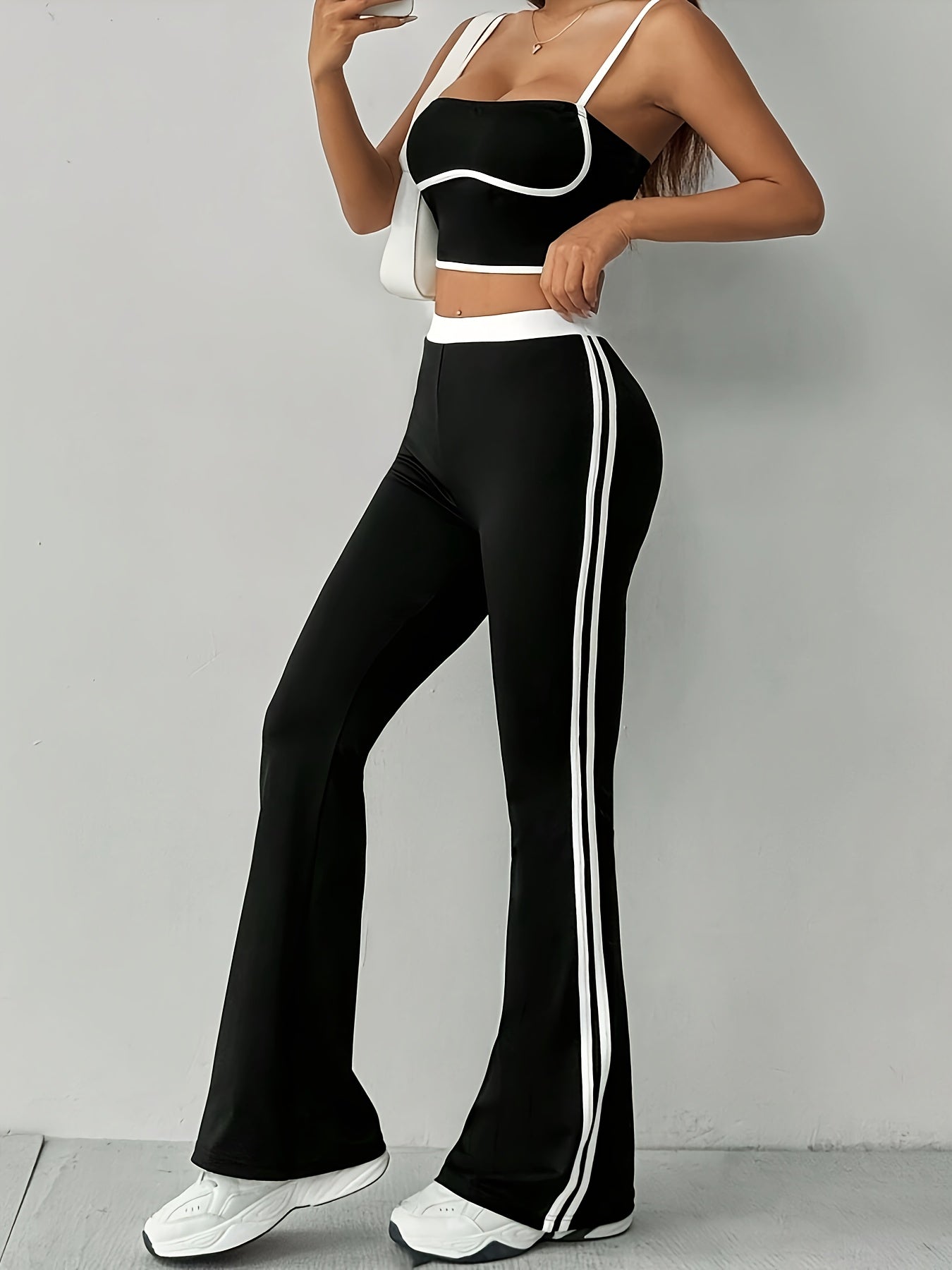 Conjunto Esportivo Top e Calça Flare Modern Giovana