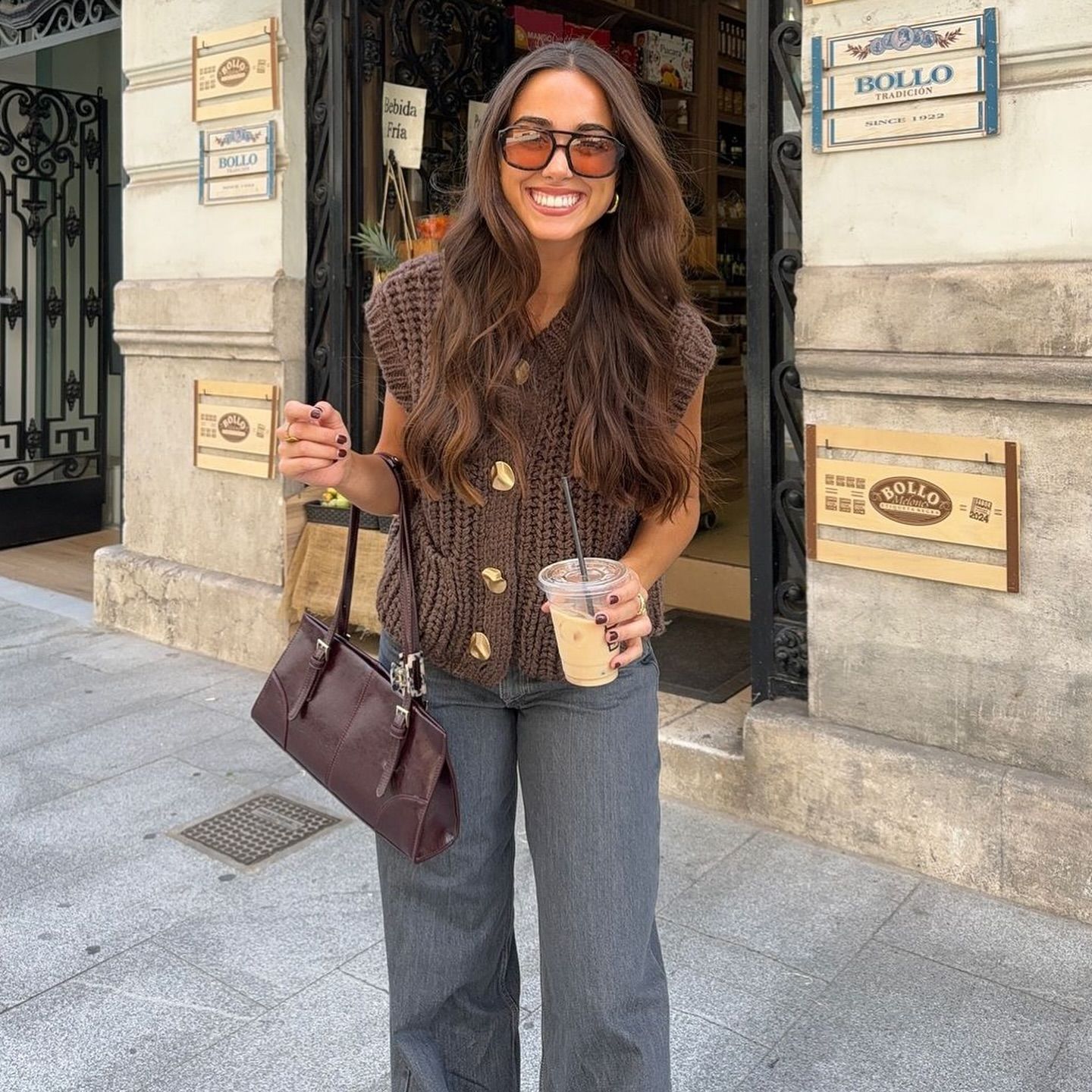 Colete Tricô Marrom com Botões Modern Jane