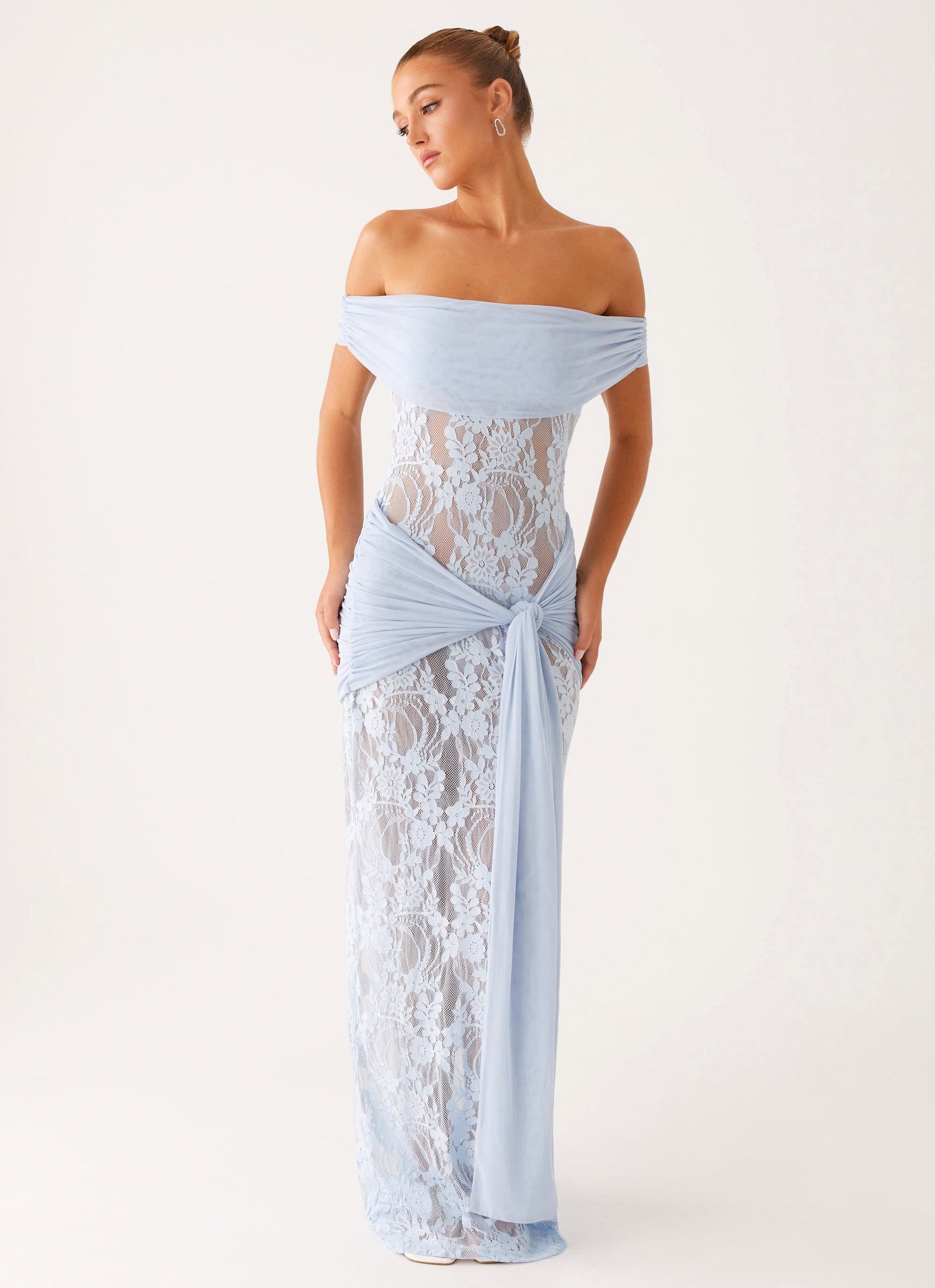 Vestido Ombro a Ombro Rendado Com Detalhe Pendurado Modern Gracie