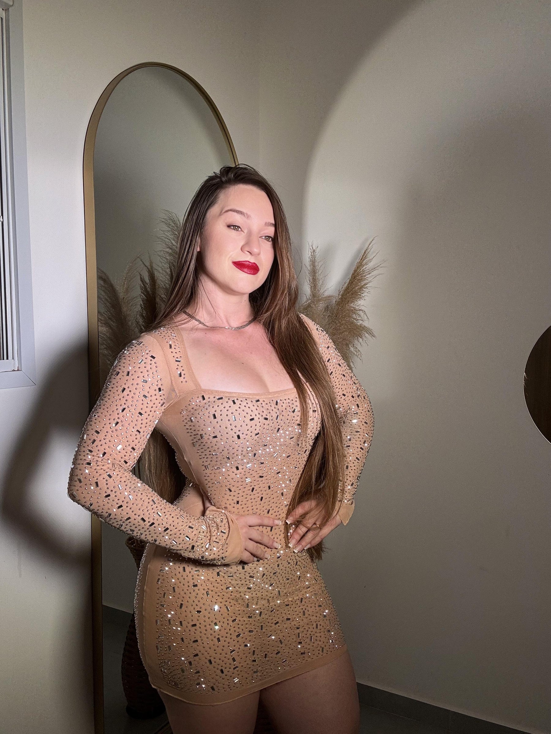 Vestido Curto Manga Longa Brilhante Modern Shine