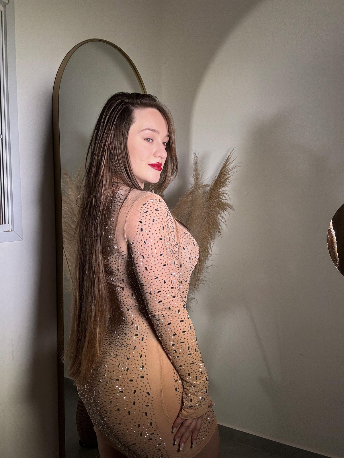 Vestido Curto Manga Longa Brilhante Modern Shine