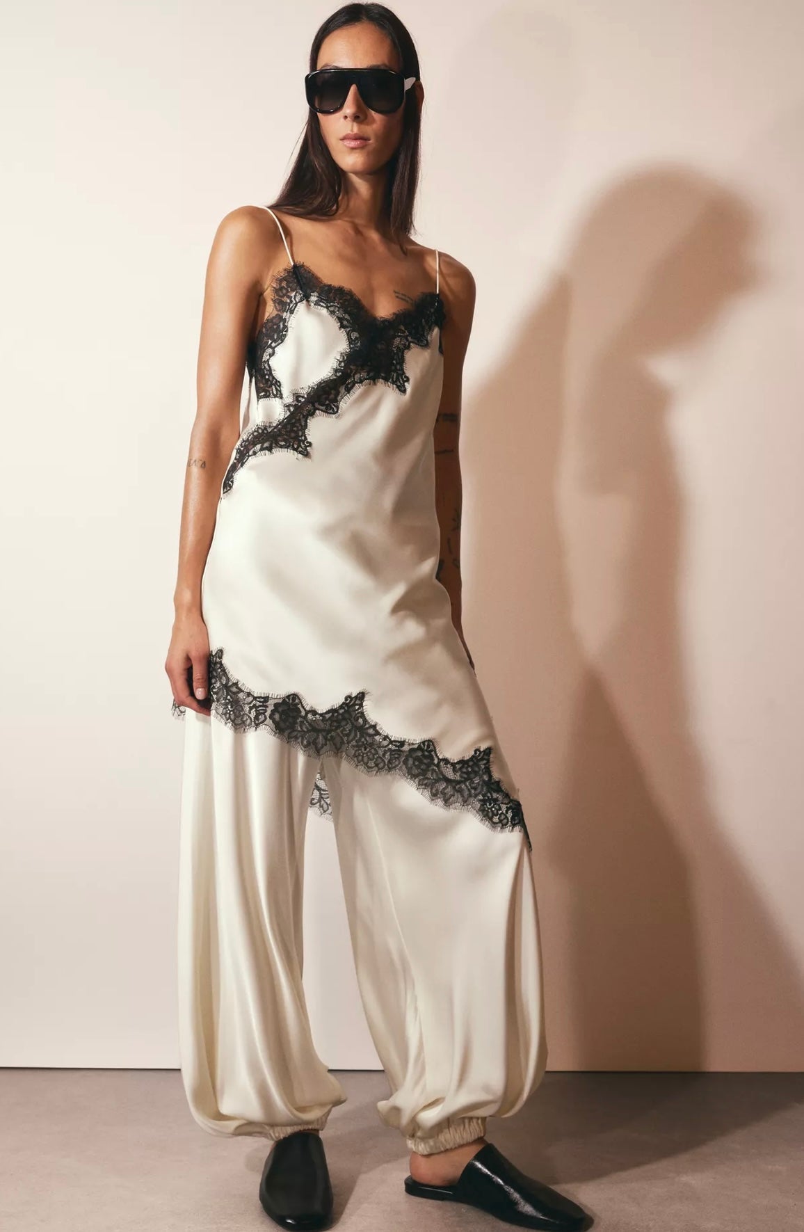 Vestido Curto Cetim Tendência Modern Daily