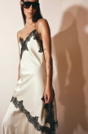 Vestido Curto Cetim Tendência Modern Daily