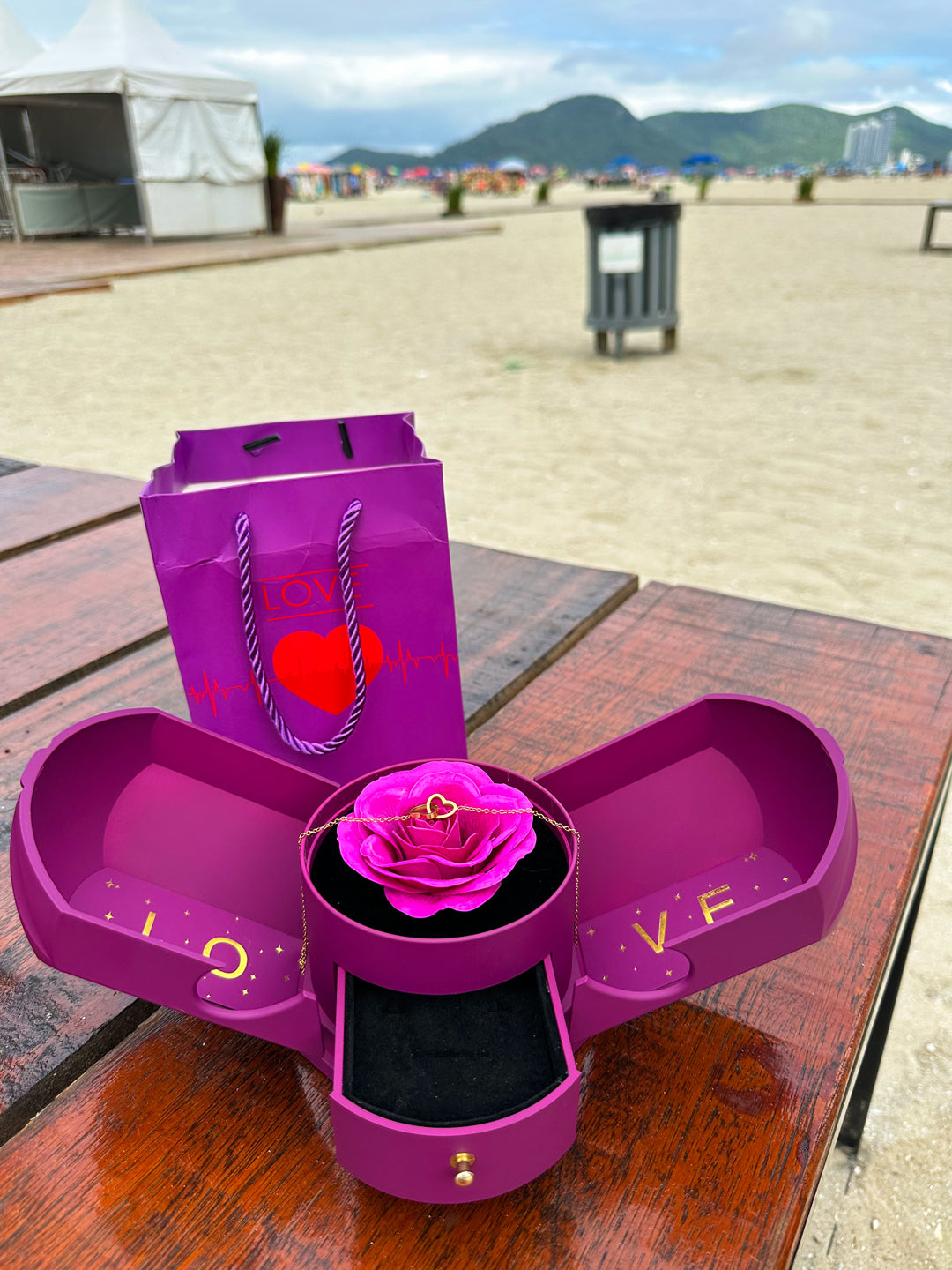 Caixa com Rosa Eterna & Colar Coração Personalizado