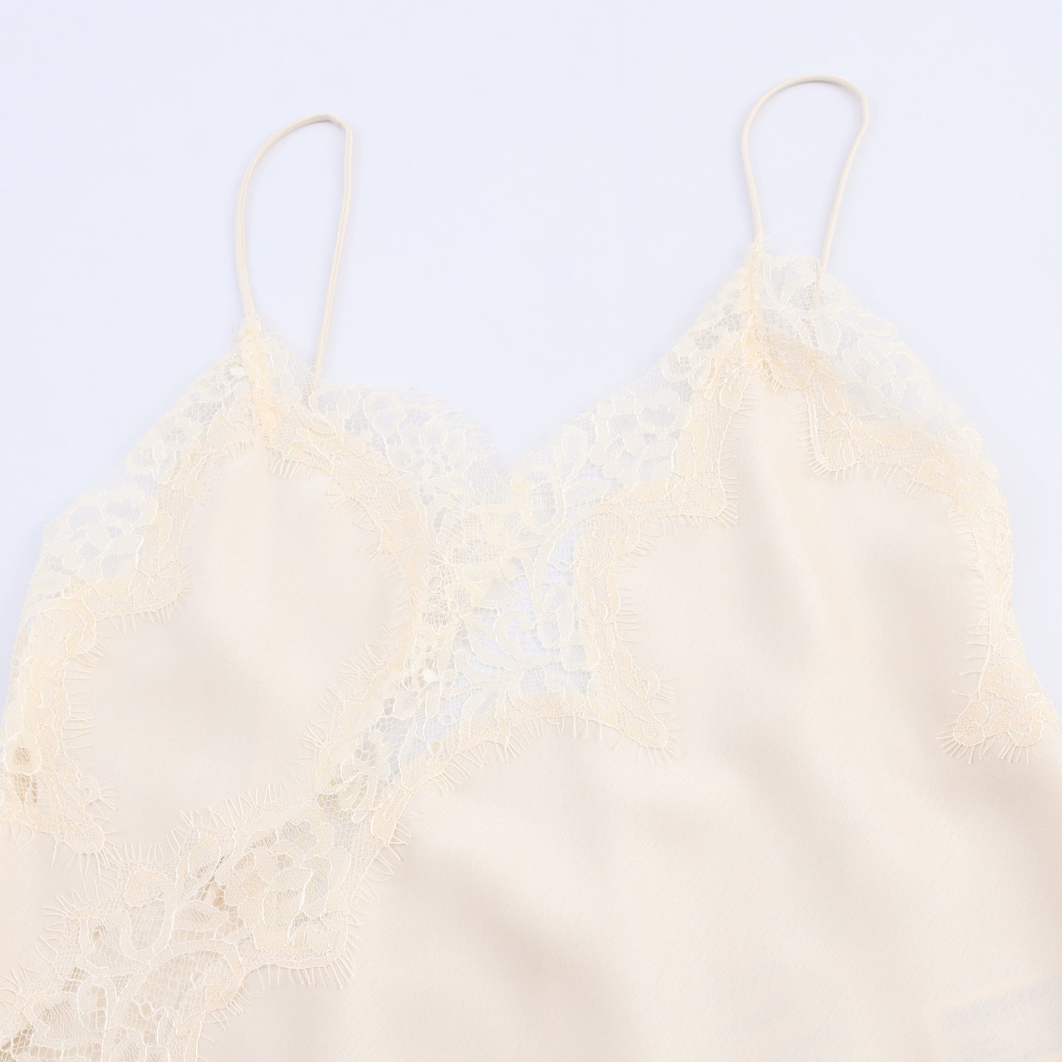 Vestido Curto Cetim Tendência Modern Daily