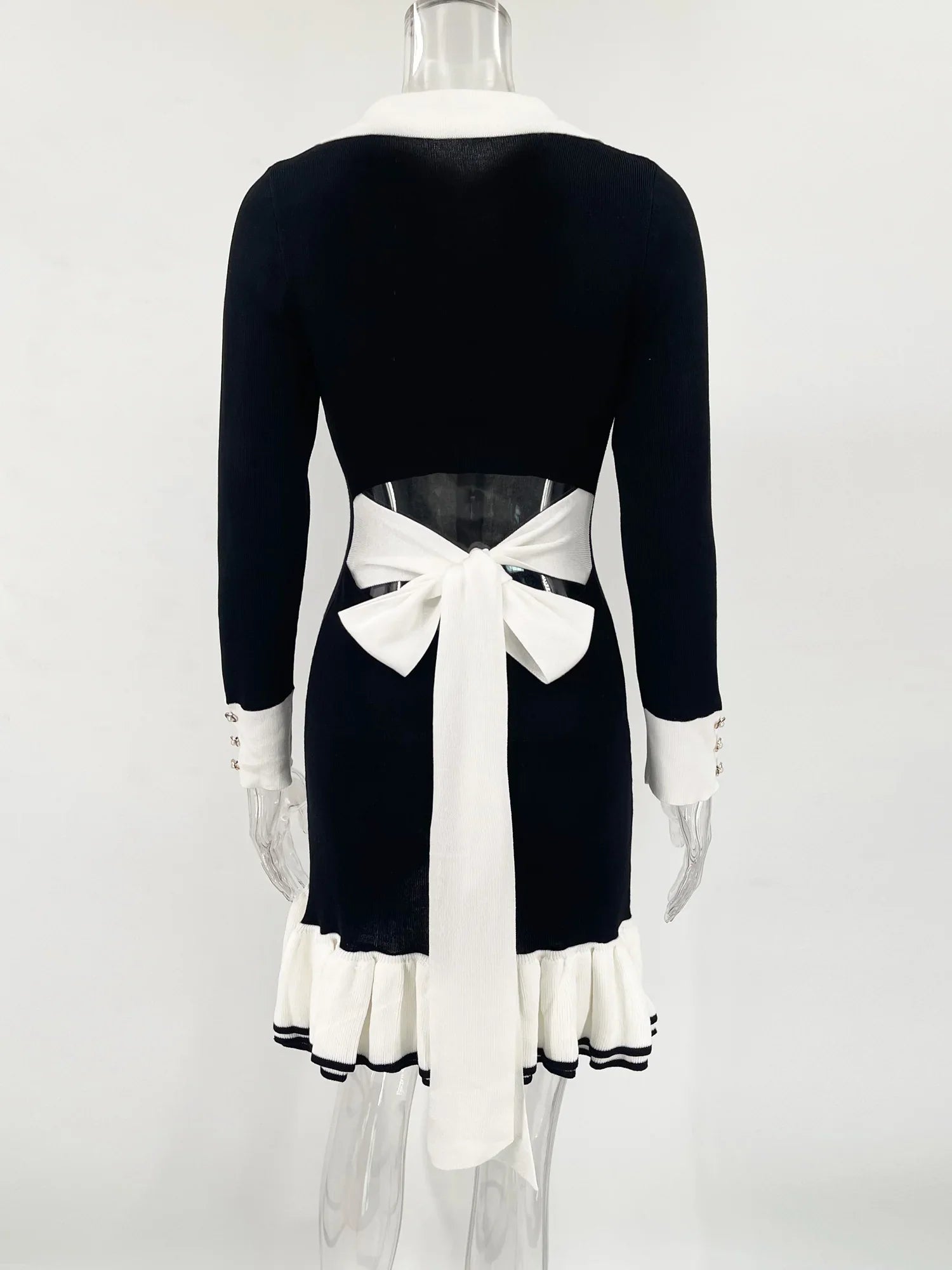 Vestido Curto Manga Longa com Botões Modern Grace