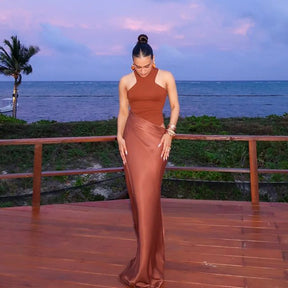 Vestido Longo Gola Alta sem Mangas Modern Hazel