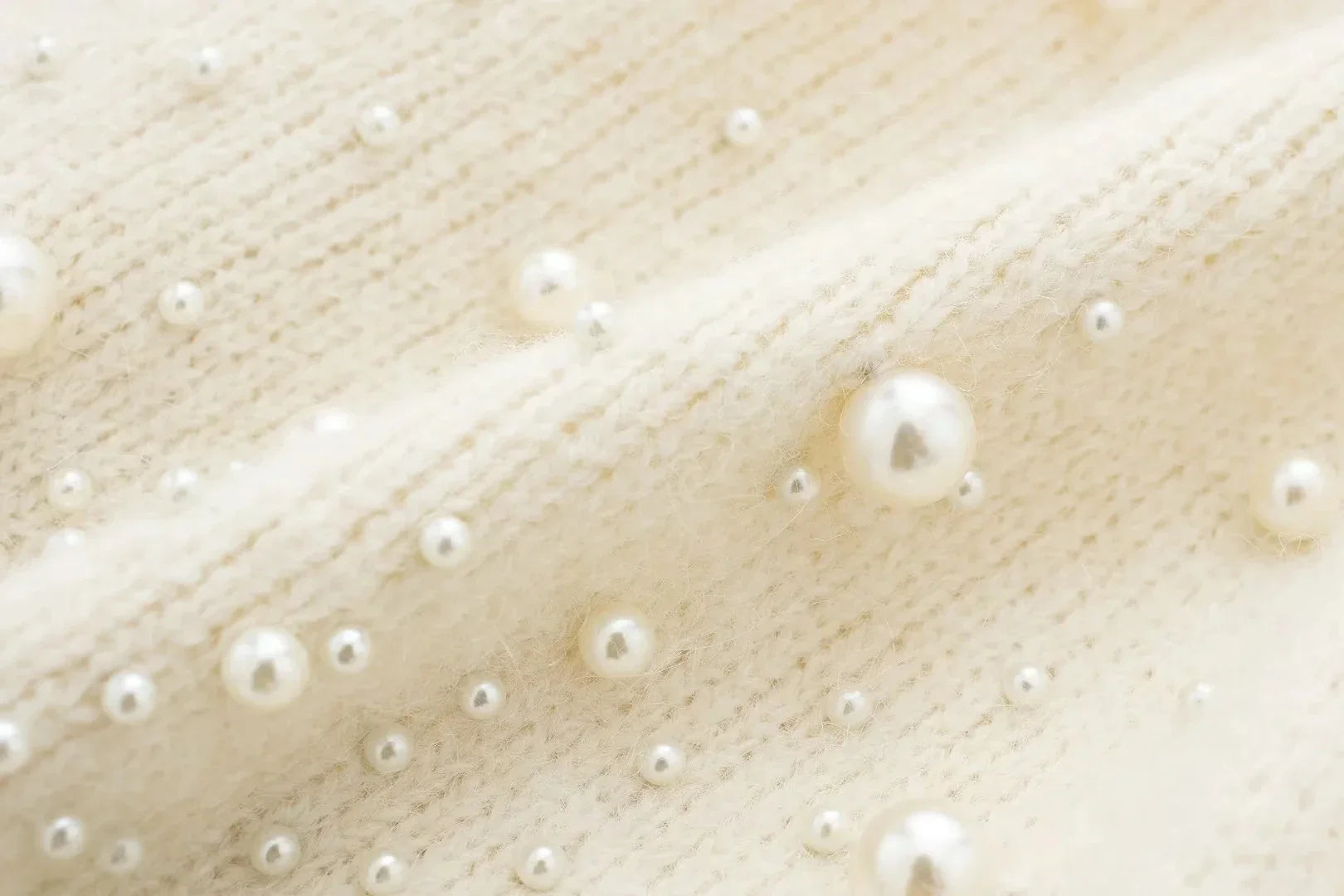 Conjunto Tricô Sueter e Saia com Pérolas Modern Martina