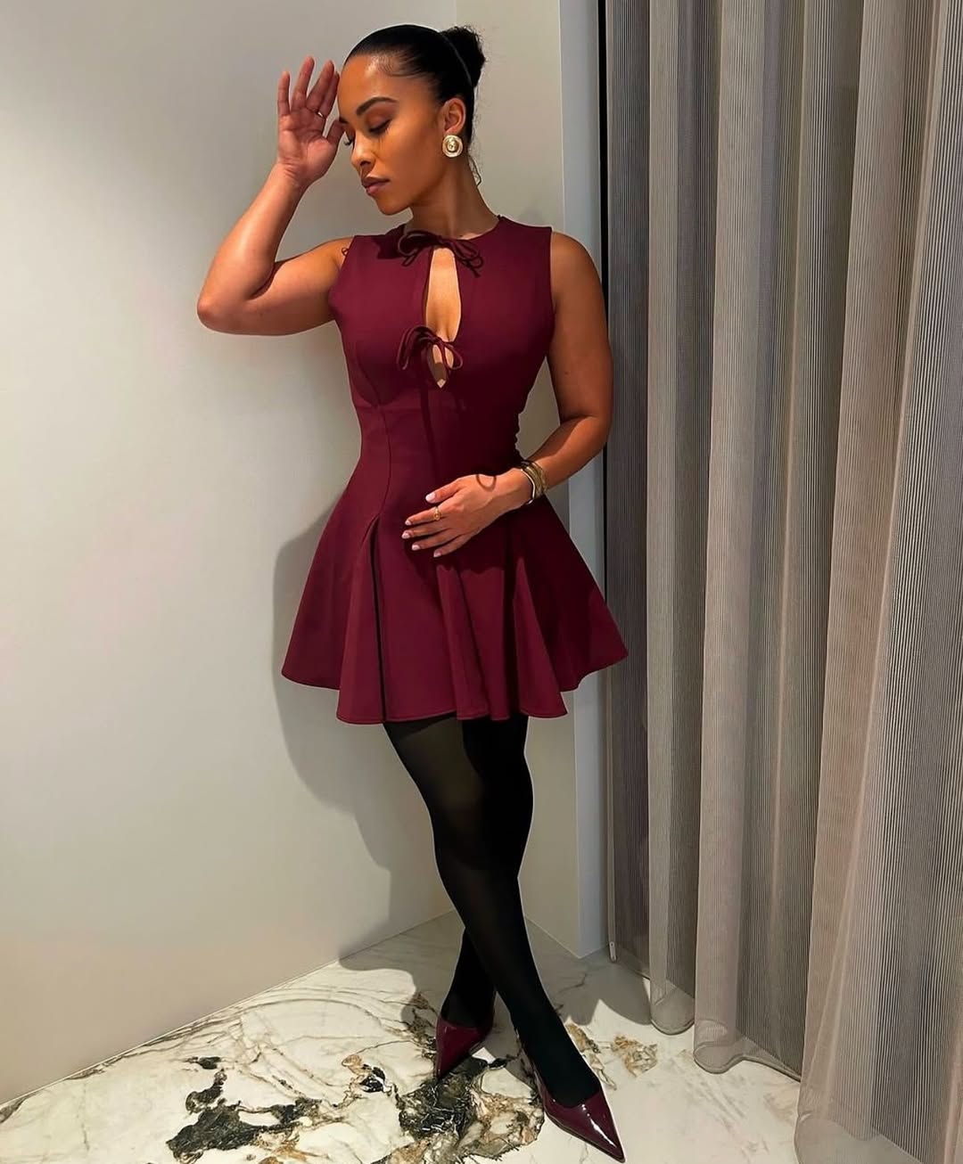 Vestido Curto Godê Barra Plissada Modern Sienna