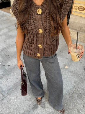 Colete Tricô Marrom com Botões Modern Jane