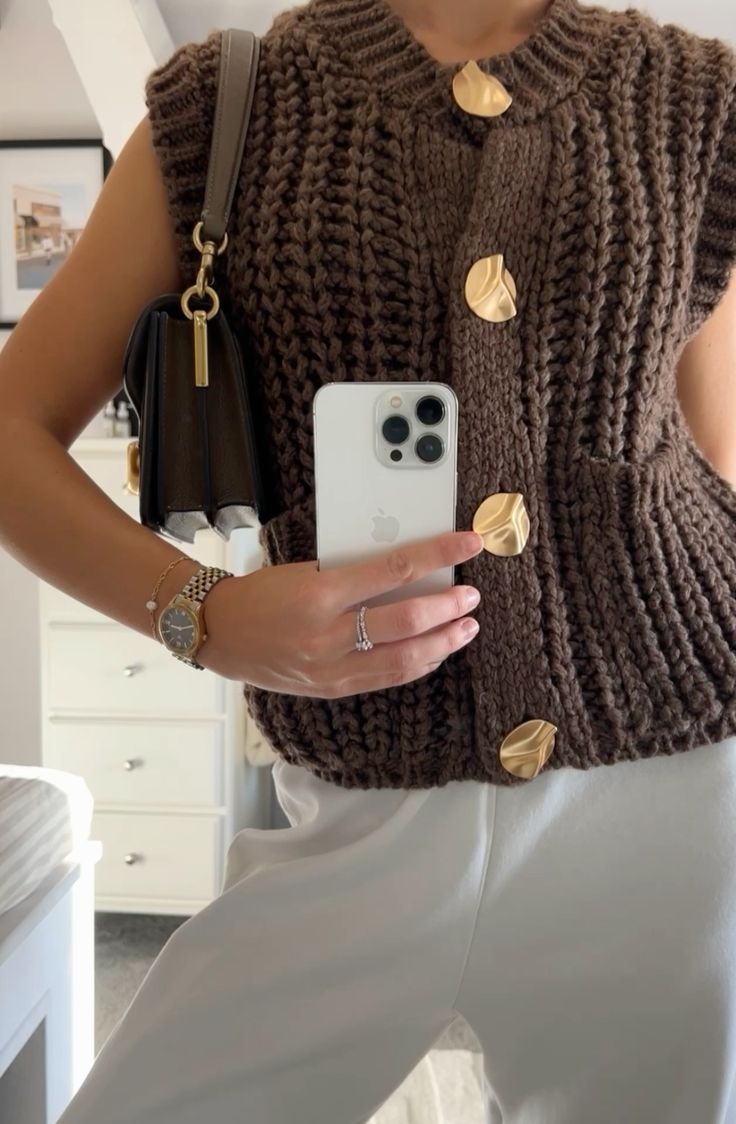 Colete Tricô Marrom com Botões Modern Jane