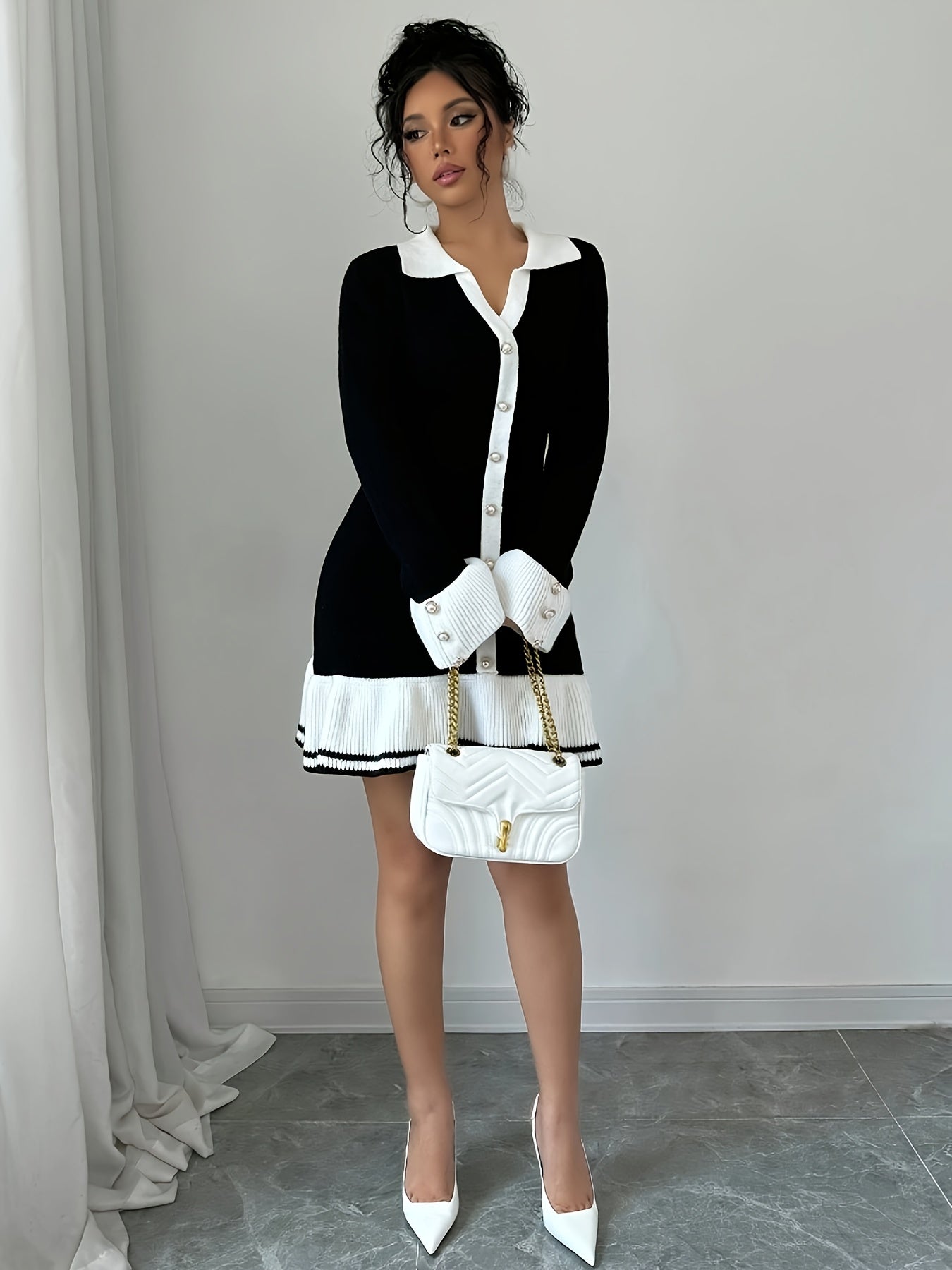 Vestido Curto Manga Comprida com Botões Modern Giulietta